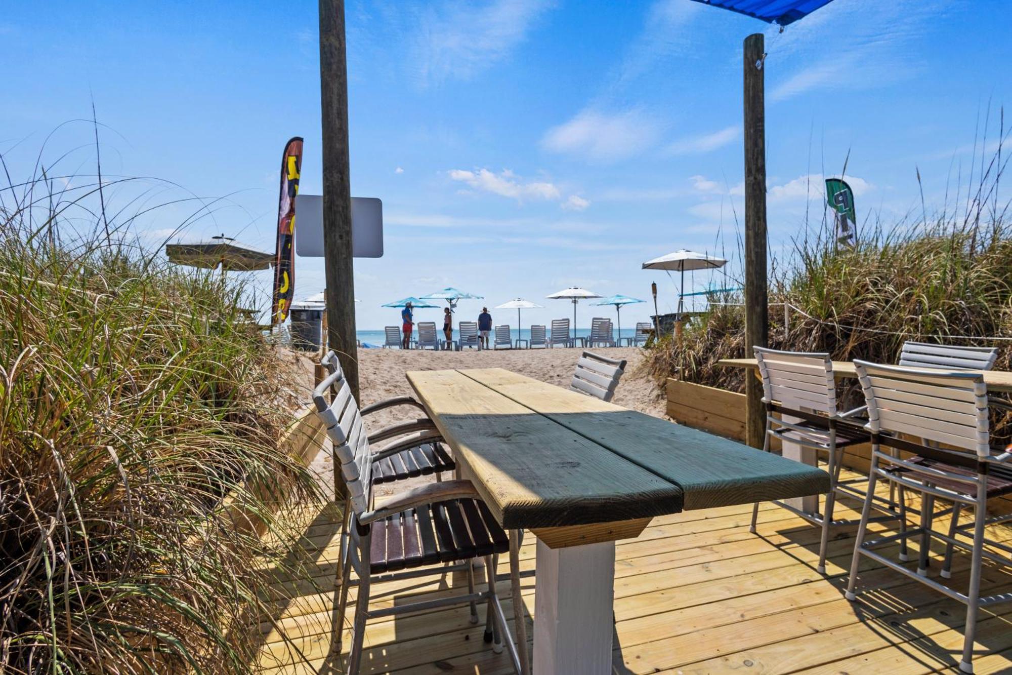 Ocean View Hotel Room With Balcony- King Bed #21 皮尔斯堡 外观 照片