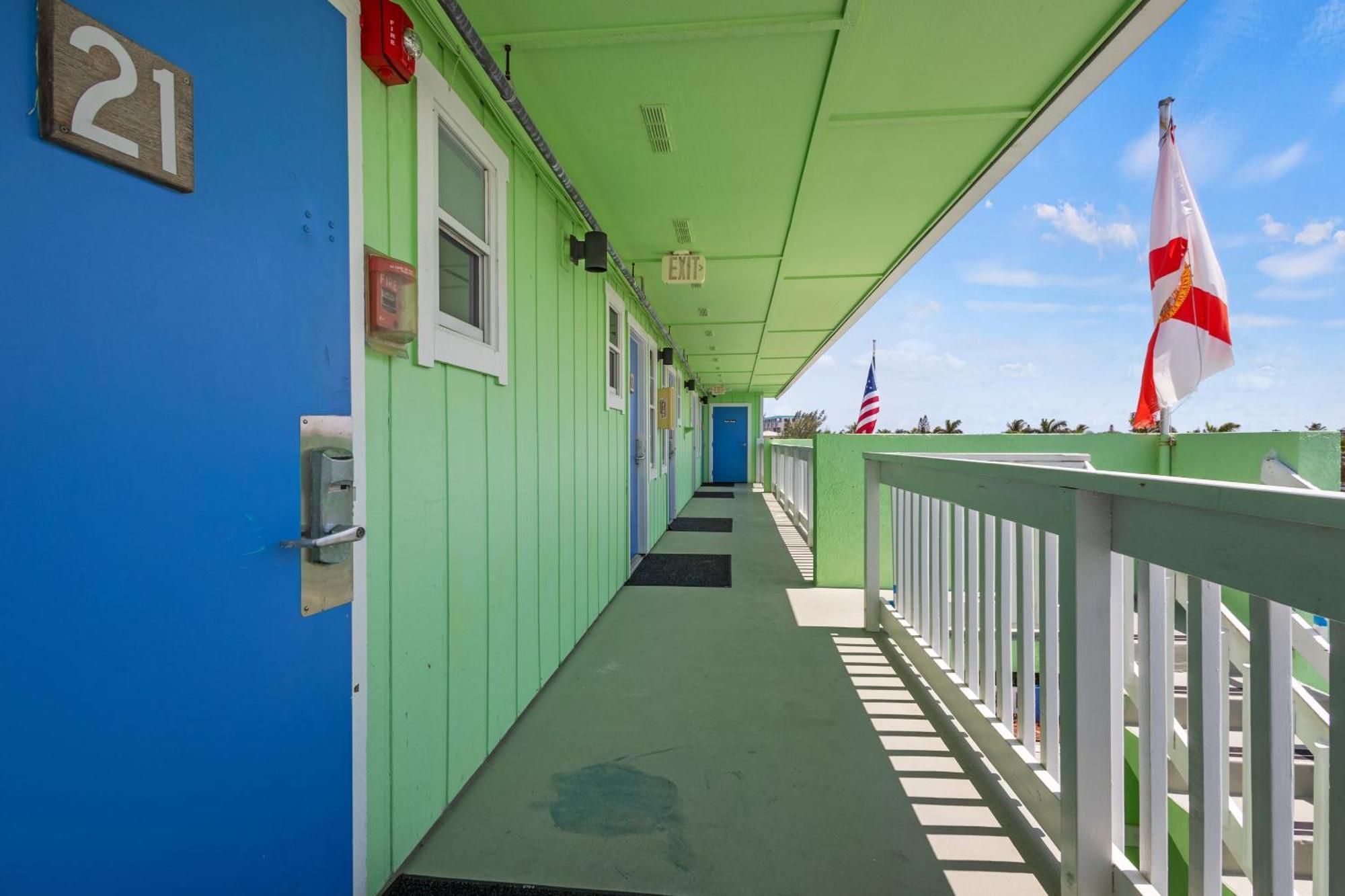 Ocean View Hotel Room With Balcony- King Bed #21 皮尔斯堡 外观 照片